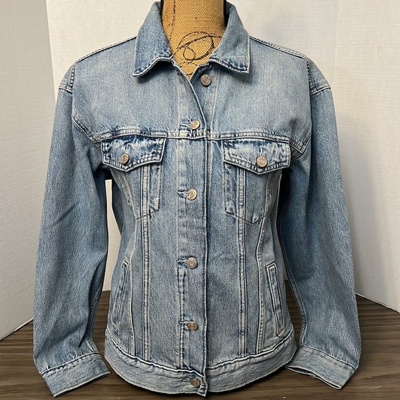 GAP DENIM JEAN JACKET DISTRESSED. WOMENS SIZE SMALL - Picture 1 of 17